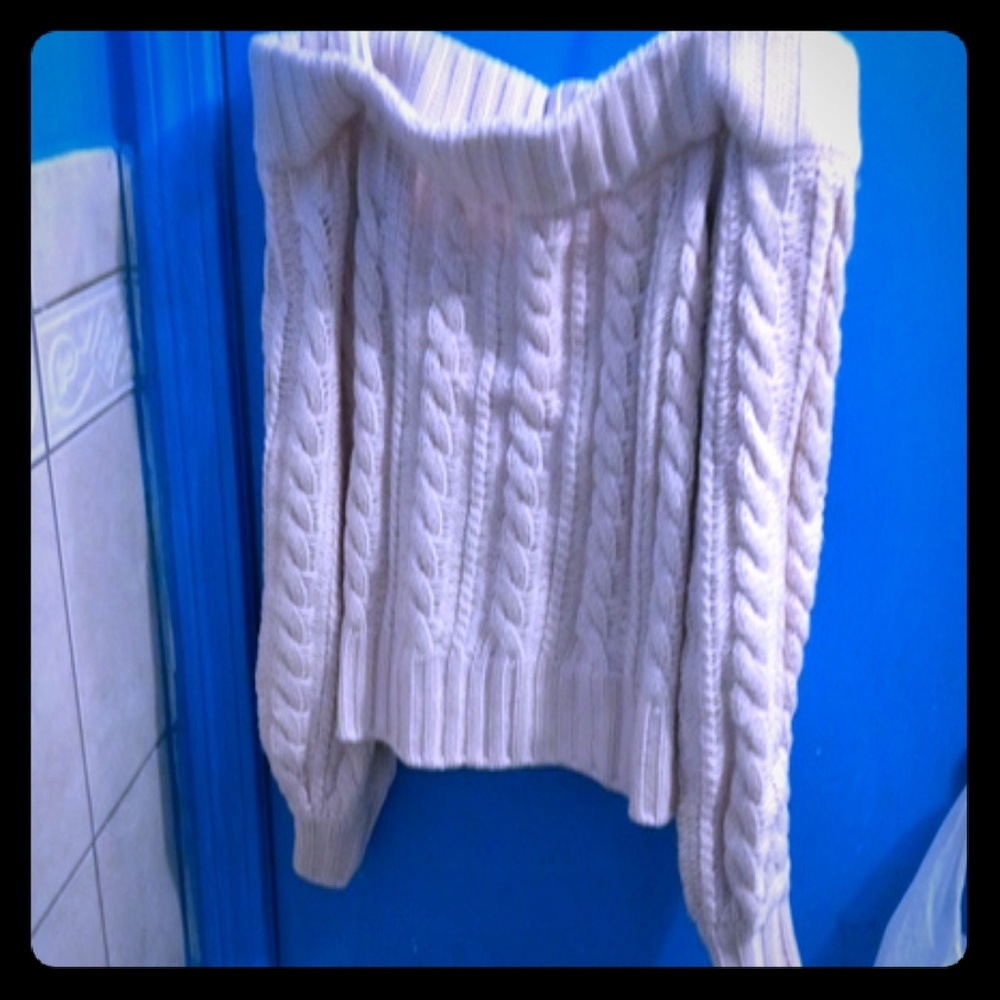 Cashmere sweater off the shoulder